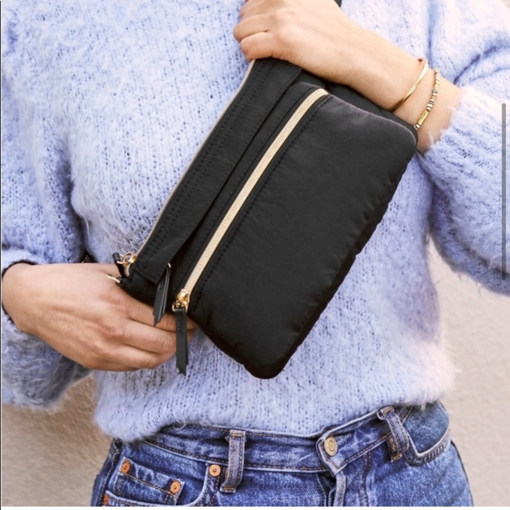 :: Stella & Dot 4-in-1 Zip-it Convertible Crossbody/Belt/Fanny Bag Black & Gold - Picture 2 of 11